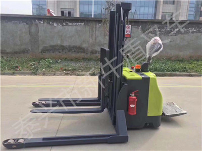 堆高車電動(dòng)設(shè)備