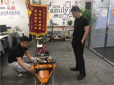 電動(dòng)叉車廠家