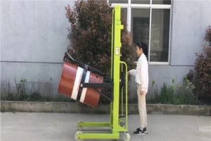 手動油桶搬運(yùn)堆高車在使用中會出現(xiàn)哪些問題？如何快速解決？