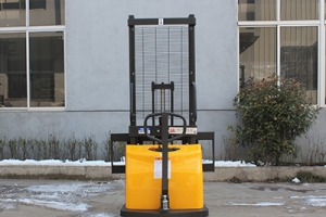 半電動(dòng)堆高車(chē)多少錢(qián)？怎樣明確自己需求？