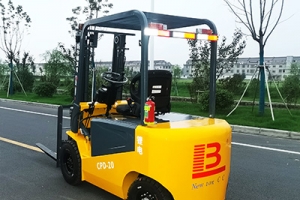 3噸電動(dòng)叉車蓄電池外殼破損怎么辦？