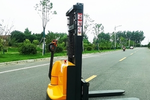 江蘇電動叉車廠家如何嚴格把控電動液壓叉車質(zhì)量關(guān)？