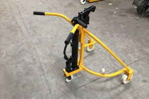 油桶搬運(yùn)車有哪些特點(diǎn)？