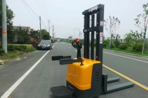 電動堆高車的蓄電池多久維護一次？