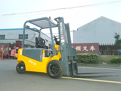 電動(dòng)叉車(chē)廠家