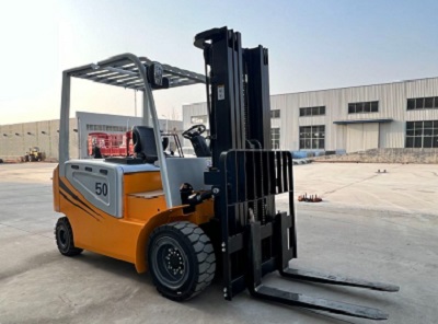 如何駕馭叉車，專注安全輕松完成工作？